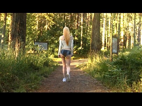 ❤️ Schöne Frau bewegt sich langsam, nicht nackt Video ❤ Fucking bei de.hentaivost.ru ❤