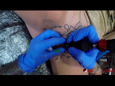 ❤️ Extrem tätowierte Hottie Sully Savage hat ein Tattoo auf ihrer Klitoris ❤ Fucking bei de.hentaivost.ru ❤